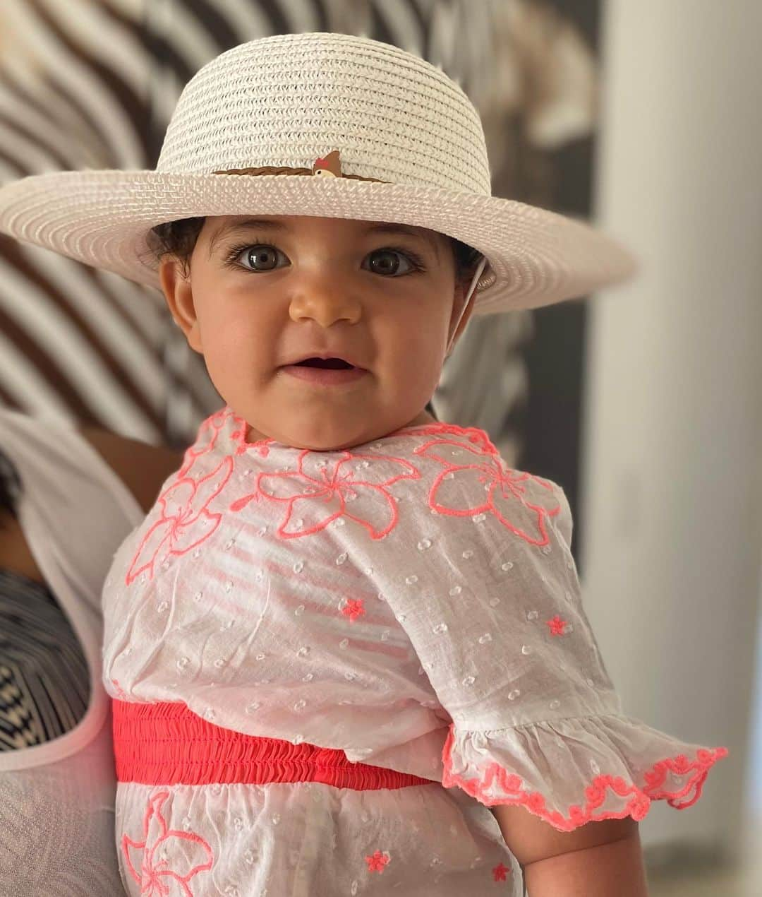 エデルソン・モラレスさんのインスタグラム写真 - (エデルソン・モラレスInstagram)「Parabéns meu amorzinho 🎉  Pelo seu primeiro aninho de Vida 🥰😍 Que papai do céu te abençoe sempre.  Glória a Deus pela sua Saúde 🙏🏻❤️ Papai te ama muito 💙❤️  #gordinhagostosa #loveyou」12月16日 21時30分 - ederson93