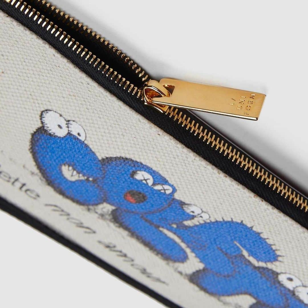 KAWSONEさんのインスタグラム写真 - (KAWSONEInstagram)「Colette💙  #Repost @sarahandelman ・・・ Last but not least, one more @colette_mon_amour souvenir with this special @kaws x @l.uniform pencil case 📝 available on @highsnobiety from 3pm today 💙#colettemonamour the movie will be released on Dec 20th featuring interviews with Kaws, Futura2000, Kevin Lyons, Darcel... Many artists who were an integral part of colette’s history! #coletteforever」12月16日 21時33分 - kaws