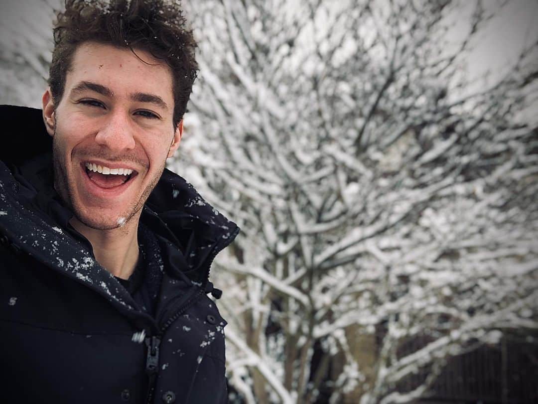 ジェイソン・ブラウンのインスタグラム：「26 🥳 • Thanks everyone for the birthday wishes!! Please stay safe this holiday season! 誕生日のメッセージをありがとうございます！みなさんが大好きです！😘」