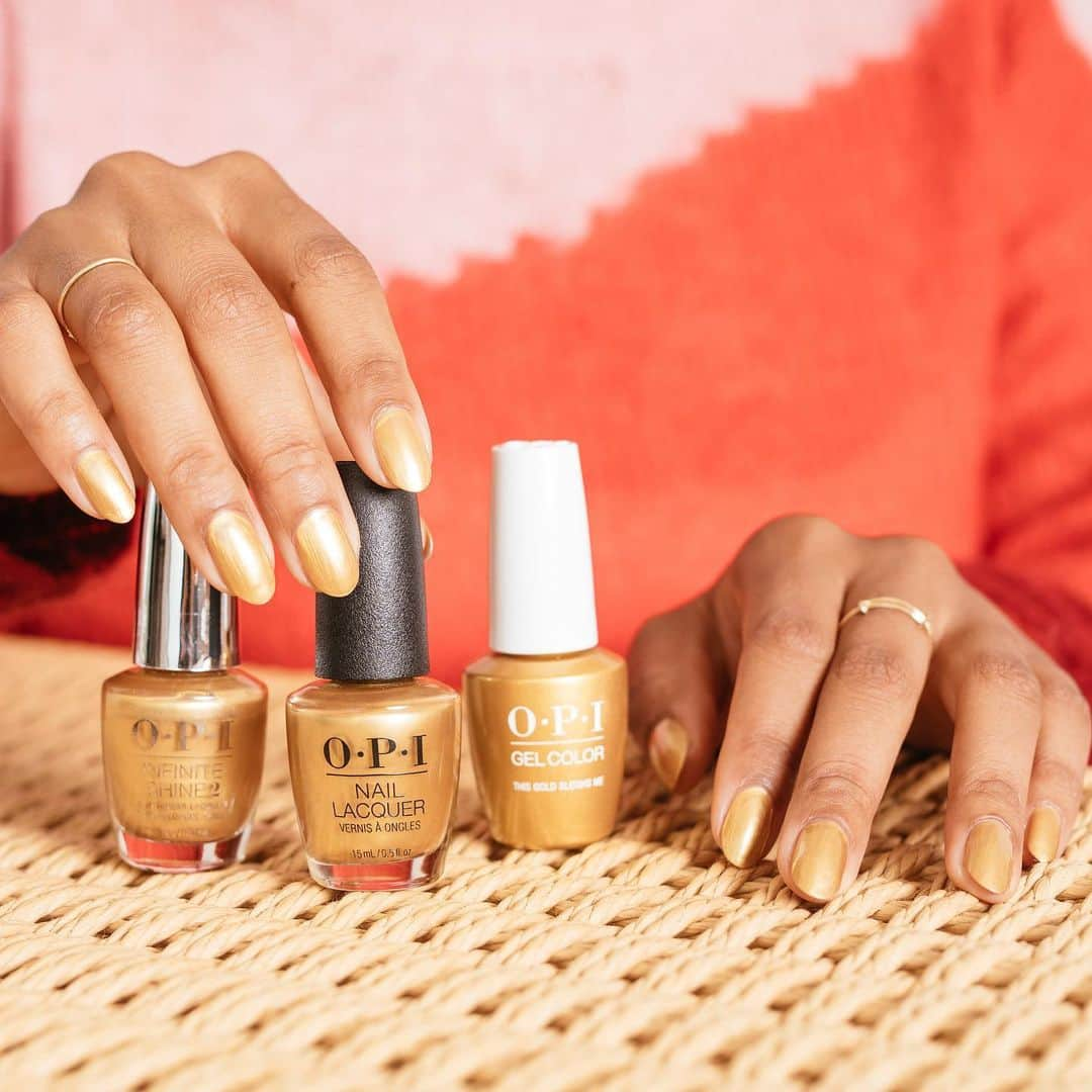 OPIさんのインスタグラム写真 - (OPIInstagram)「Let your nails enjoy #GoldenHour too. #ColorIsTheAnswer  Shade: #ThisGoldSleighsMe  #OPINailLacquer  #OPIInfiniteShine #OPIGelColor #OPIShineBright #OPIObsessed #PartyNails #HolidayNails #HolidayMani #HolidayVibes #Holiday2020 #HolidayNailTrends #NailInspo #NYENails #NYEMani #GoldNails #GoldMani」12月16日 12時37分 - opi