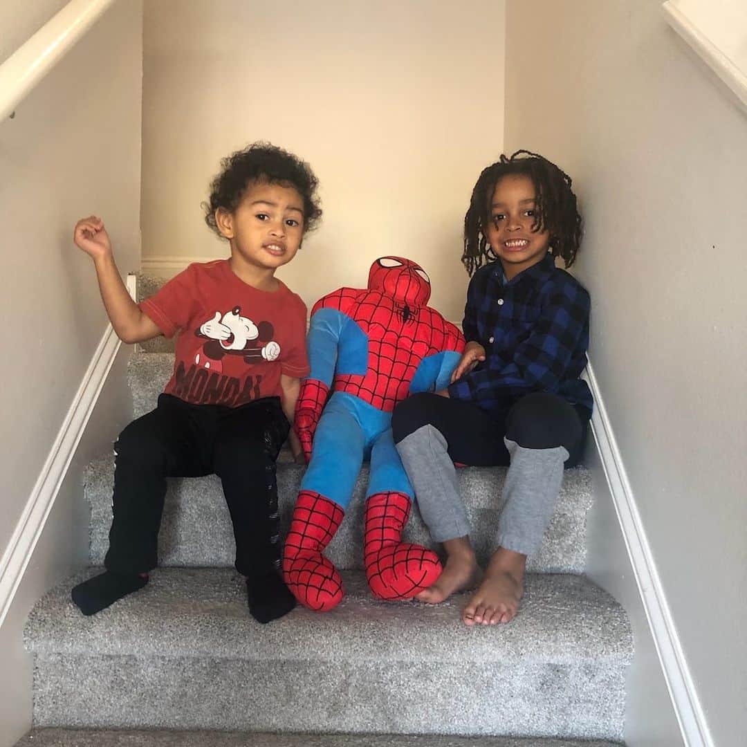 デショーン・ジャクソンのインスタグラム：「No matter what !! Daddy got y’all boys 4L 💙」