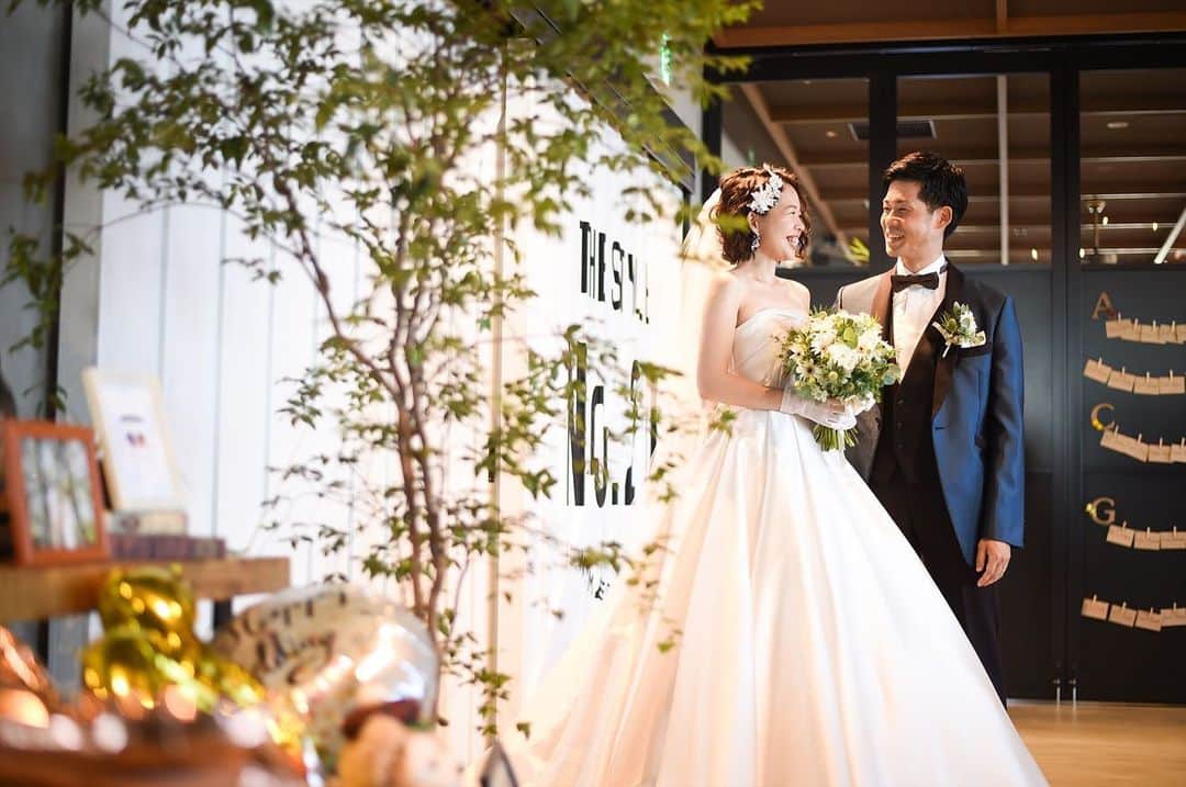 THE STYLE No.20 NEW YORK STYLE WEDDINGのインスタグラム：「.  Photo tour♡  口コミサイトの料理部門5年連続No.1獲得 No.20で自分たちらしい結婚式が叶う . ↓詳しくはHPをチェック↓ https://www.styles.jp/wedding/20f/ . 週末＆平日ブライダルフェアを開催しております メッセージ or ダイレクトメールからでも予約可能 . ↓ TEL ↓ 086-234-7310 . ↓ MAIL ↓ info-thestyle@styles.jpn.com . #thestyle #wedding #bridal #party #weddingparty #weddingphoto #weddingdress#starwedding #instagood #instalike #love #style #instapic  #結婚式 #結婚 #岡山結婚式 #ウェディング #プレ花嫁 #花嫁#ファーストミート #テーブルコーディネート #結婚式準備 #日本中のプレ花嫁さんと繋がりたい #ウェディングドレス #ウェディングフォト #ウェディングレポ #令和婚 #令和」