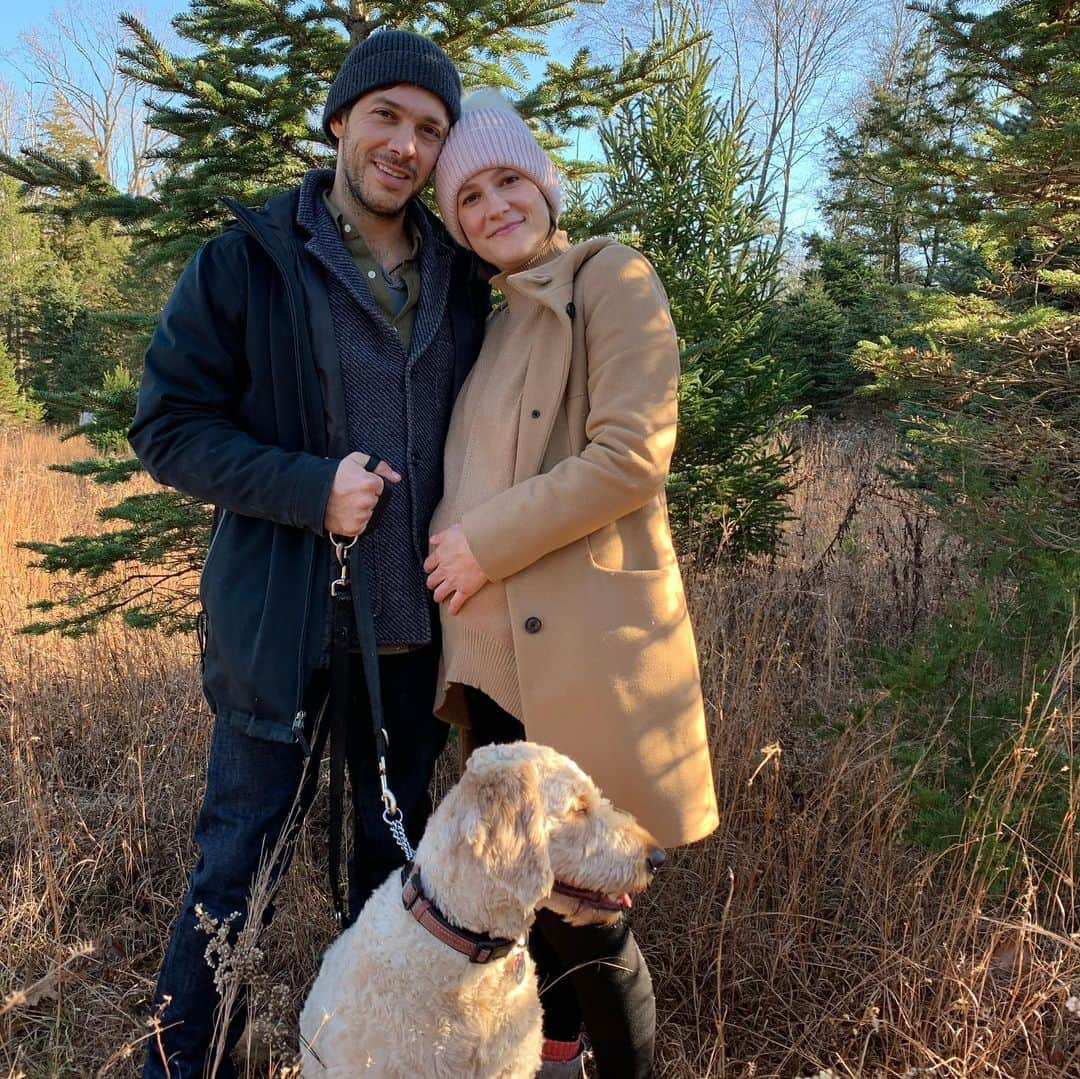 マイケル・レイディさんのインスタグラム写真 - (マイケル・レイディInstagram)「The Christmas tree hunt.  (Only kind of hunting I do.) (Ok and maybe the occasional Easter egg hunt)  Hallowed tradition in our family and we are so excited to be adding one more to our chaotic and goofy hunting party. Look at my beautiful pregnant wife.  #christmas #christmastreefarm」12月16日 12時45分 - michaeljrady