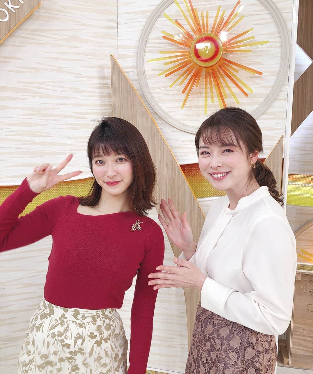 TBS「はやドキ！」のインスタグラム：「髪の毛を切った里菜ちゃんと📷️✨﻿ ﻿ 軽やかでかわいい～☺️﻿  ※写真を撮るときはマスクを外しています。 ﻿ 皆川﻿ ﻿ ﻿ #haircut﻿ #hairstyle﻿ #山本里菜﻿ #皆川玲奈﻿ #アナウンサー﻿ #はやドキ﻿ #tbs」