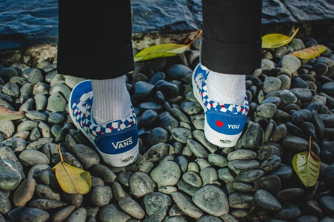 Vans Philippinesさんのインスタグラム写真 - (Vans PhilippinesInstagram)「No hate, just love. 💯 Be stylish with a cause, with the Vans Autism Awareness Comfycush Old Skool sneakers. Cop a pair at a Vans store near you. (Part of the proceeds will go to A.Skate Foundation, a nonprofit that teaches skateboarding to children with autism.) #VansPhilippines」12月16日 13時00分 - vansphilippines