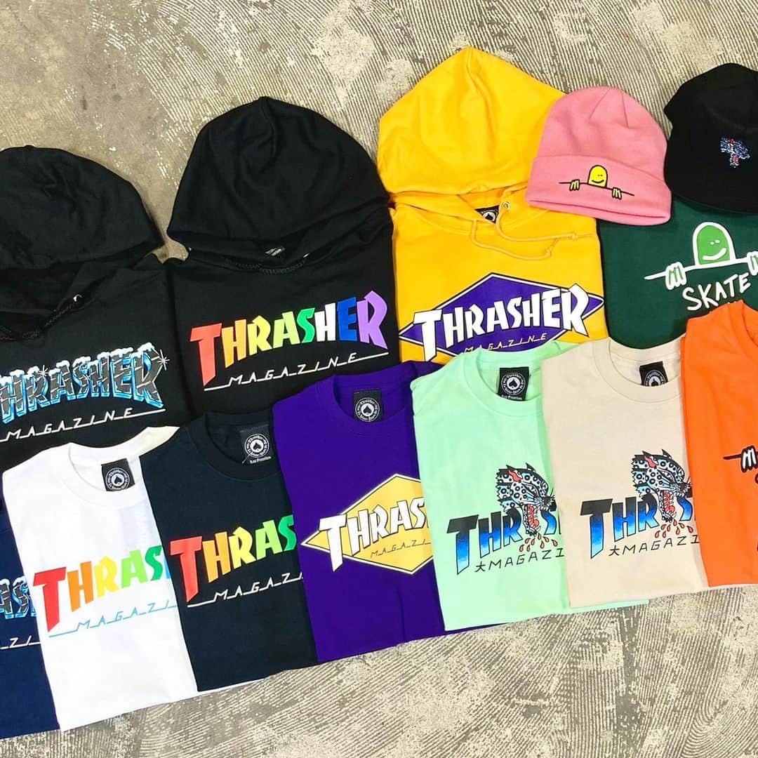 のインスタグラム：「スケートボード界の聖書、THRASHER MAGAZINE から新しいデザインのアパレルが入荷👀 パーカー、ロンT, Tシャツとキャップになります💁🏻‍♂️ 既に売り切れているサイズ、色等ございますのでお早めにどうぞ🏃🏻‍♂️  @thrashermag #thrashermag #thrasher #skateboard #skateboarding #skater #カリフォルニアストリート #スケーター #カリスト #スケートボード #スケボー #スケーター #californiastreet #calst」