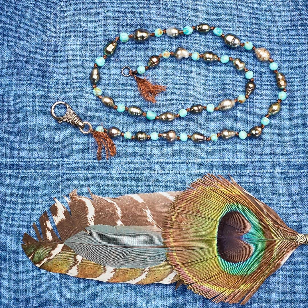 のインスタグラム：「Blue things ...Tahitian pearls, turquoise hand knotted necklace with diamond clasp #jewellery #jewelryasmedecinecm #pearls #tahitianpearls #turquoise #youknowthevibes #youknowyouwantit #diamond #heirloom #artisan #artist」