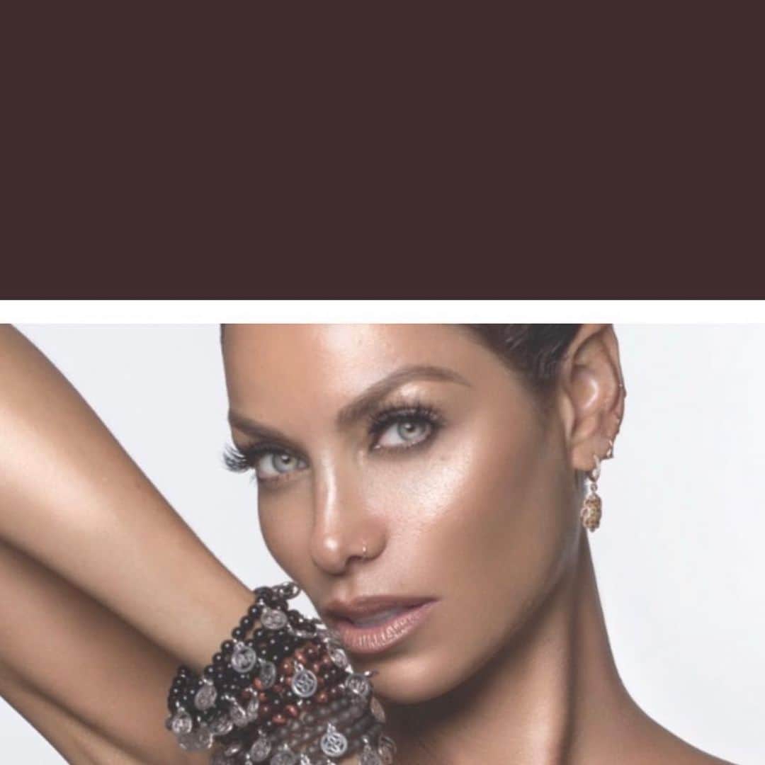 ニコール・ミッチェル・マーフィーのインスタグラム：「30% off of FLP jewelry sale ends tomorrow at midnight  no promo code needed  @flpbynicolemurphy  #flp #friendshiplovepeace」