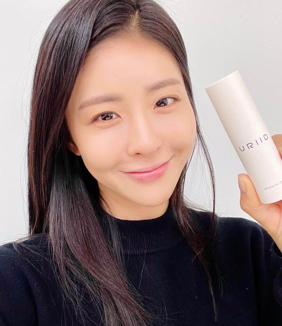チン・イェソルのインスタグラム：「우와우. 이거바르면언니처럼이뻐져요?🥰  @sung_yuri_  #uriid #성유리화장품 #대박  @uriid_official」