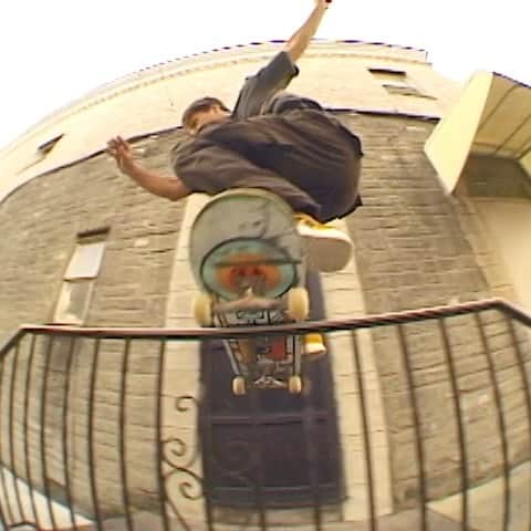 スラッシャーのインスタグラム：「🚦 @trafficskateboards ‘Third Shift’ video is LIVE on ThrasherMagazine.com 📼」