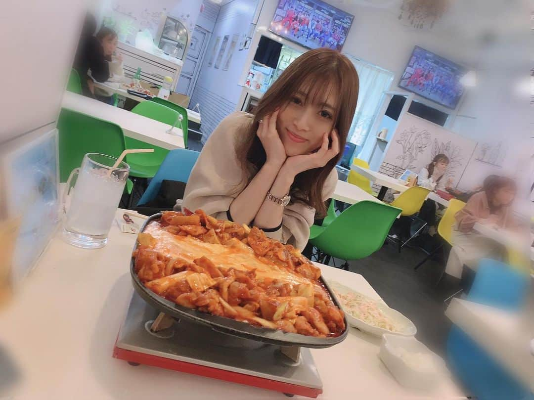 宇野栞菜（阿部栞菜）さんのインスタグラム写真 - (宇野栞菜（阿部栞菜）Instagram)「これがチーズダッカルビか🥺🧡  #チーズダッカルビ #韓国  #コリアン料理  #コリアン  #コリアンタウン」12月16日 13時18分 - kanna_uno