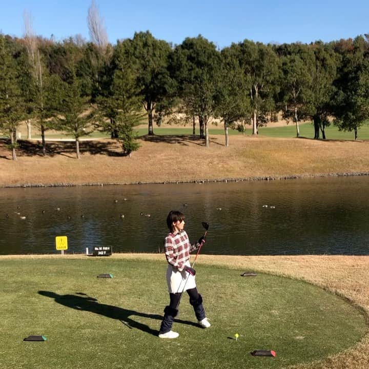 安藤あいかのインスタグラム：「激しめ🤣 ごめーん🤣  #golf #ゴルフおばさん」