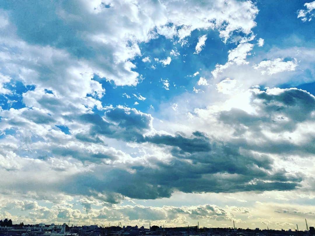 Shinnosukeさんのインスタグラム写真 - (ShinnosukeInstagram)「今日もまたまた好きな感じの雲。宗教絵画風。神々しい。  #cloud #sky #beautiful #雲 #空」12月16日 13時26分 - shinscapade