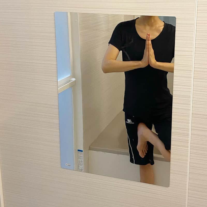マグネットパークさんのインスタグラム写真 - (マグネットパークInstagram)「当店の割れないミラーはほんとうに割れにくいのでおすすめですよ💪  . . #マグネットパーク #magnetpark #マグネットコレクション #マグネットシート #magnet #マグネットステッカー #デコレーションマグネット #マグネットシール #マグネット遊び #マグネット集め #マグネットウォール #ウォールステッカー #ウォールステッカー貼ってみた #壁紙シール #玄関アプローチ #冷蔵庫マグネット #割れないミラー #鏡 #ミラー #マグネットミラー #お風呂 #バスグッズ #姿見」12月16日 13時21分 - magnetpark_jp