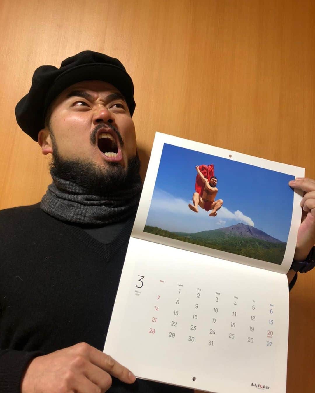 五十嵐結也さんのインスタグラム写真 - (五十嵐結也Instagram)「お待たせしました！ 来年2021年のふんどし日和カレンダーできました！！！🤩🤩🤩  去年との違いは、12ヶ月各月で写真が違うこと！そして載ってる写真が日本のどこで撮影されたのかも最後の見開きに載ってるんです！☺️  ふるってご購買ください！  こちらでお買い求めできます！↓ （プロフィールからいけます！） ふんどし日和ショップ takahiroiino.theshop.jp  #ふんどし日和 #ふんどし日和カレンダー #2021版」12月16日 13時25分 - iganism