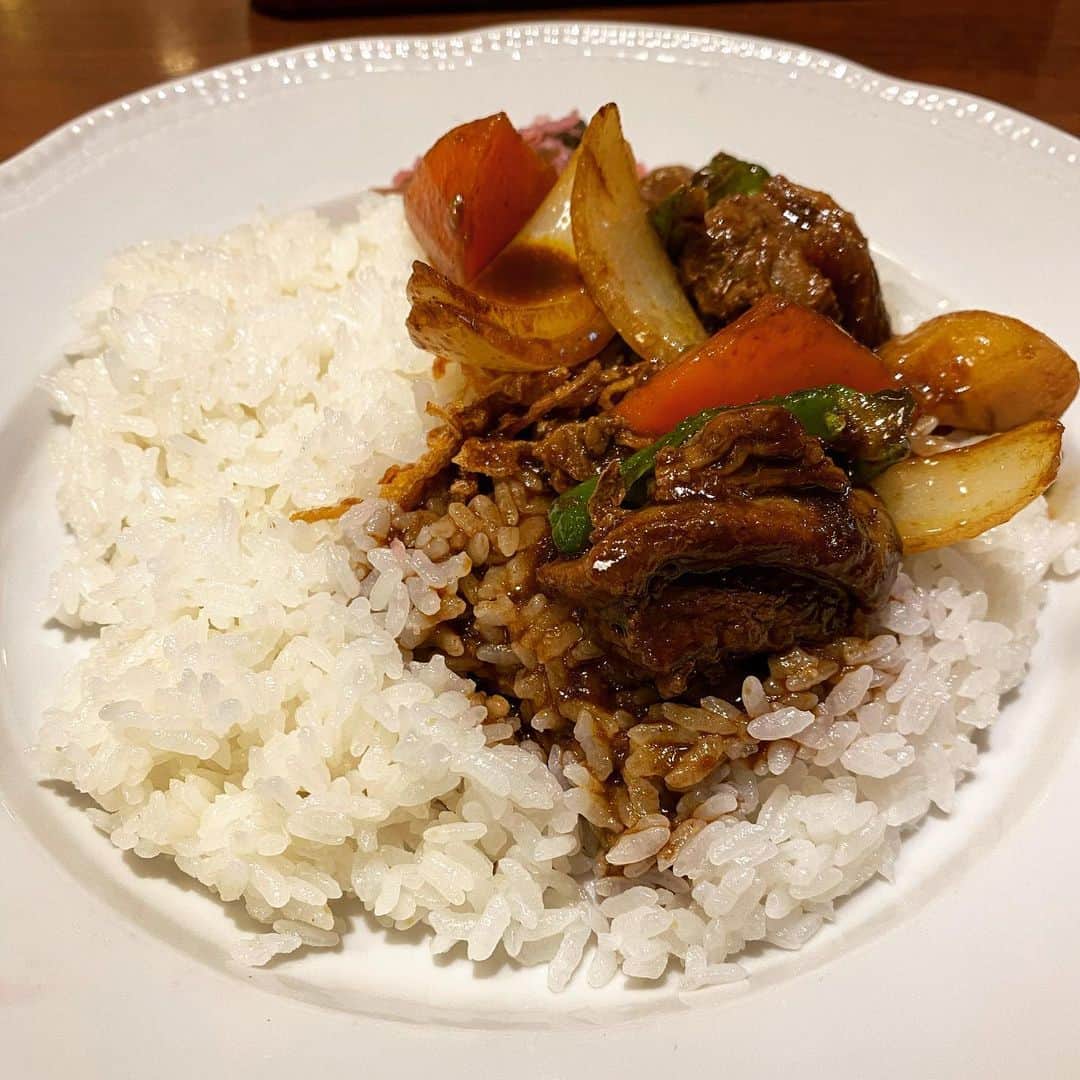五箇公貴のインスタグラム：「昨日食べたロイホのカシミール。こんな味だっけ？薄くなってないよね。」