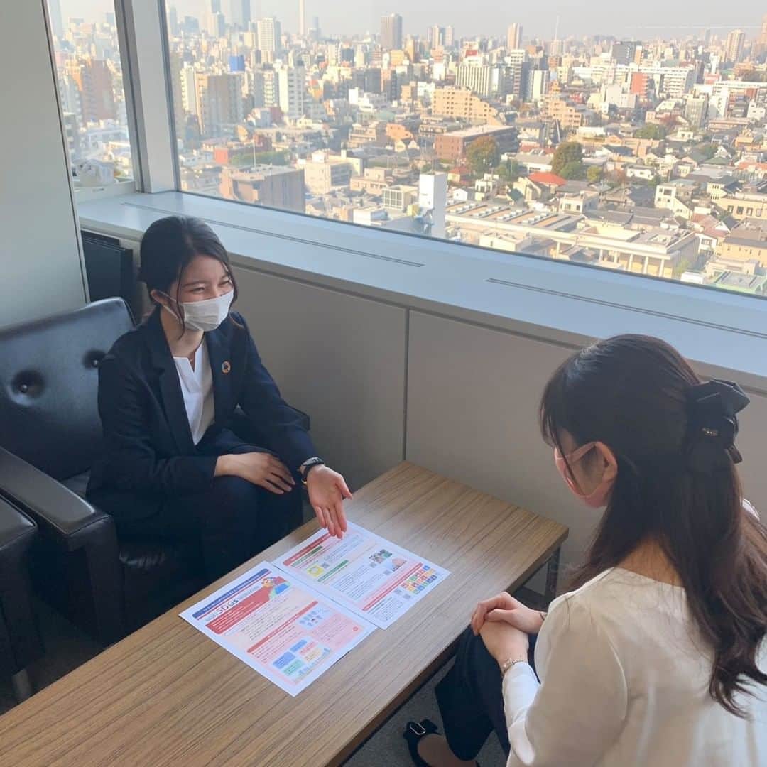 日本生命保険相互会社さんのインスタグラム写真 - (日本生命保険相互会社Instagram)「こんにちは！人材開発部　東京職域オフィスです。  2020年も残りわずかですが、今年はどのような１年でしたか？ 年末年始にリフレッシュできると良いですね！  さて、今回は、『NISSAY SDGs Information』についてご紹介します！ 日本生命では、私たちの暮らす地域や社会を、安心・安全でより良いものにするために、 『NISSAY SDGs Information』を発行し、 身近で取り組むことができる情報を定期的にお届けしています。  今回は、先月11月の「子ども・若者育成支援協調月間」にちなみ、 様々な悩みを抱えている子どもたちのために、全国で数多く展開されている活動についてご紹介しています。  皆さまに情報誌(写真3枚目）をお渡しさせていただいておりますので、 是非お近くの日本生命職員にお声掛けください！  #SDGs　#健康　#長寿　#環境　#子どもの支援 #子供・若者育成支援協調月間　#子供どもたちの未来　#みんなで育てて支えよう #子ども #children #若者 #environment #sustainable #2020　#さあ支えることを始めよう #日本生命 #ニッセイ #nissay #playsupport #tokyo #japan」12月16日 13時30分 - nissay_official