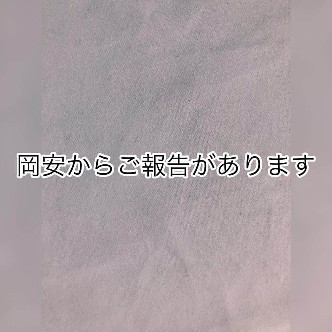 岡安章介さんのインスタグラム写真 - (岡安章介Instagram)「ななめ45° 岡安からご報告がございます。  今年の夏過ぎくらいに首にしこりのようなものができ、その後喉に違和感も出てきたので大きな病院で精密検査をしていただいたところ、 喉の奥に癌が見つかりました。  診断結果は下咽頭癌した。  最初は頭が真っ白になり凄くショックでしたが、今はしっかりと病気と向き合って気持ちも整って来ております。  すでに化学療法の治療も始めており、春にかけて治療に専念してまいります。 絶対絶対に治して戻ってきますので 引き続きななめ45°を何卒よろしくお願いします。  ななめ45° 岡安」12月16日 13時34分 - naname45okayasuakiyoshi