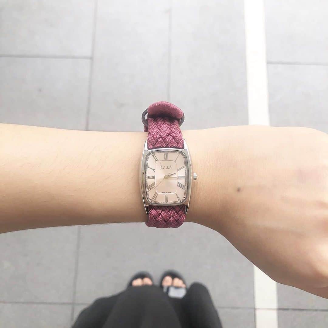 Maker's Watch Knot SGさんのインスタグラム写真 - (Maker's Watch Knot SGInstagram)「Tonneu watch and kumihimo strap gives you soft and feminine look  #knotsg #makerswatchknot #japanesewatch #watchforher #ootdsingapore #watchrobe」12月16日 13時57分 - knot_singapore