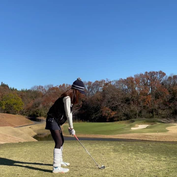乙幡紗紀のインスタグラム：「・ 最近はアイアンの調子が良いです♪ #golf #golfgirl #ゴルフ#ゴルフ女子  #golfswing #romaro#romarogolf」