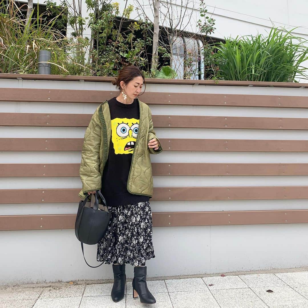 ayakonbubuさんのインスタグラム写真 - (ayakonbubuInstagram)「これもだいぶ前だわ😆  髪切ったから 長い時のを早く投稿しなくちゃ🙄  #スポンジボブ　  外でも着るよーん👍😊  @gu_for_all_  XL着てます💕  sweater @gu_for_all_  bottom @uniqlo_ginza  shoes  @welleg_shoes   #こんぶコーデ  #カジュアルコーデ  #大人カジュアル#ママファッション #プチプラ#プチプラコーデ#アラフォーコーデ#アラフォーファッション #40代ファッション #シンプル#シンプルコーデ #ファッション#ママコーデ#大人可愛い #ゆるコーデ #ママリ #ママリファッション #lucrajp  #ハンサムコーデ #ゆるコーデ #ゆるふわ巻き   #gu秋コーデ2020  #みんなのguコーデ #大人買い#色違い  #fashion#gu_for_all」12月16日 14時08分 - ayakonbubu