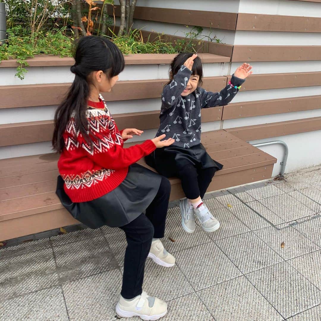 ayakonbubuさんのインスタグラム写真 - (ayakonbubuInstagram)「これもだいぶ前だわ😆  髪切ったから 長い時のを早く投稿しなくちゃ🙄  #スポンジボブ　  外でも着るよーん👍😊  @gu_for_all_  XL着てます💕  sweater @gu_for_all_  bottom @uniqlo_ginza  shoes  @welleg_shoes   #こんぶコーデ  #カジュアルコーデ  #大人カジュアル#ママファッション #プチプラ#プチプラコーデ#アラフォーコーデ#アラフォーファッション #40代ファッション #シンプル#シンプルコーデ #ファッション#ママコーデ#大人可愛い #ゆるコーデ #ママリ #ママリファッション #lucrajp  #ハンサムコーデ #ゆるコーデ #ゆるふわ巻き   #gu秋コーデ2020  #みんなのguコーデ #大人買い#色違い  #fashion#gu_for_all」12月16日 14時08分 - ayakonbubu