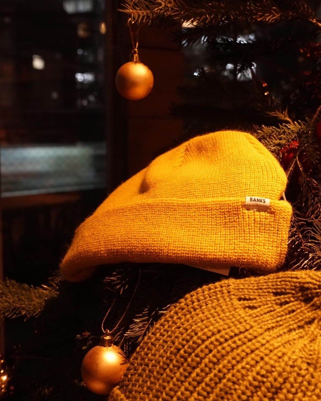 PORT of CALL Cafe&Store Tokyoのインスタグラム：「﻿ #pocdstyle﻿ -New Arrival-﻿ @banksjournal🧦🧢﻿ Primary Beanie/Primary Socks﻿ Stocked @poc_daikanyama﻿ ギフトにおすすめの小物達が勢揃いに入荷してます💘✨✨﻿ #banksjournal #banks #new #collection #portofcalldaikanyama #cafeandstore」
