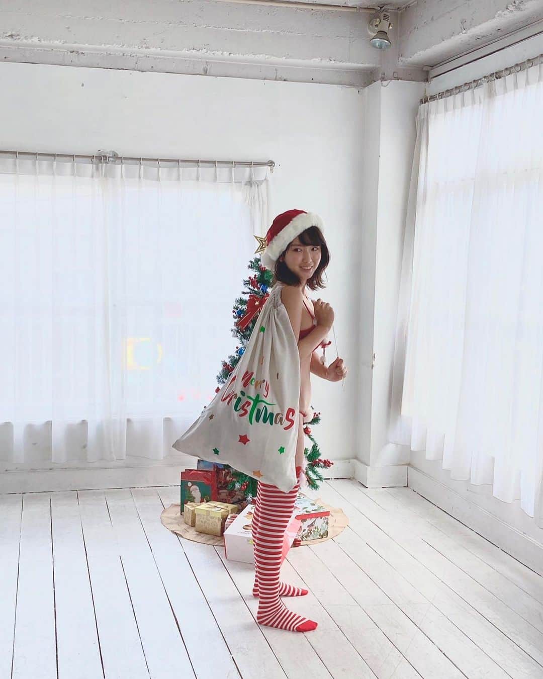沢口愛華さんのインスタグラム写真 - (沢口愛華Instagram)「現在発売中の週刊少年チャンピオンさんに掲載させていただいています！ 今日までの発売です！ぜひ、沢口サンタ見つけてね〜」12月16日 14時17分 - sawaguchi_aika_official
