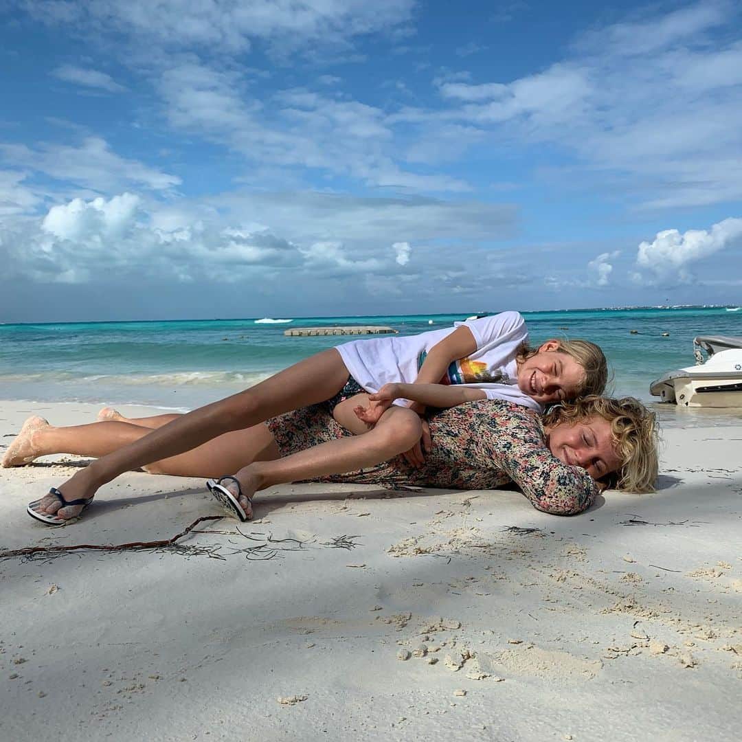 ブライス・ウェットシュタインのインスタグラム：「Summer & me in the resplendent Cancuns :)☼ Ü ✎ ღ 🏰🦆🧚🌈🐡」