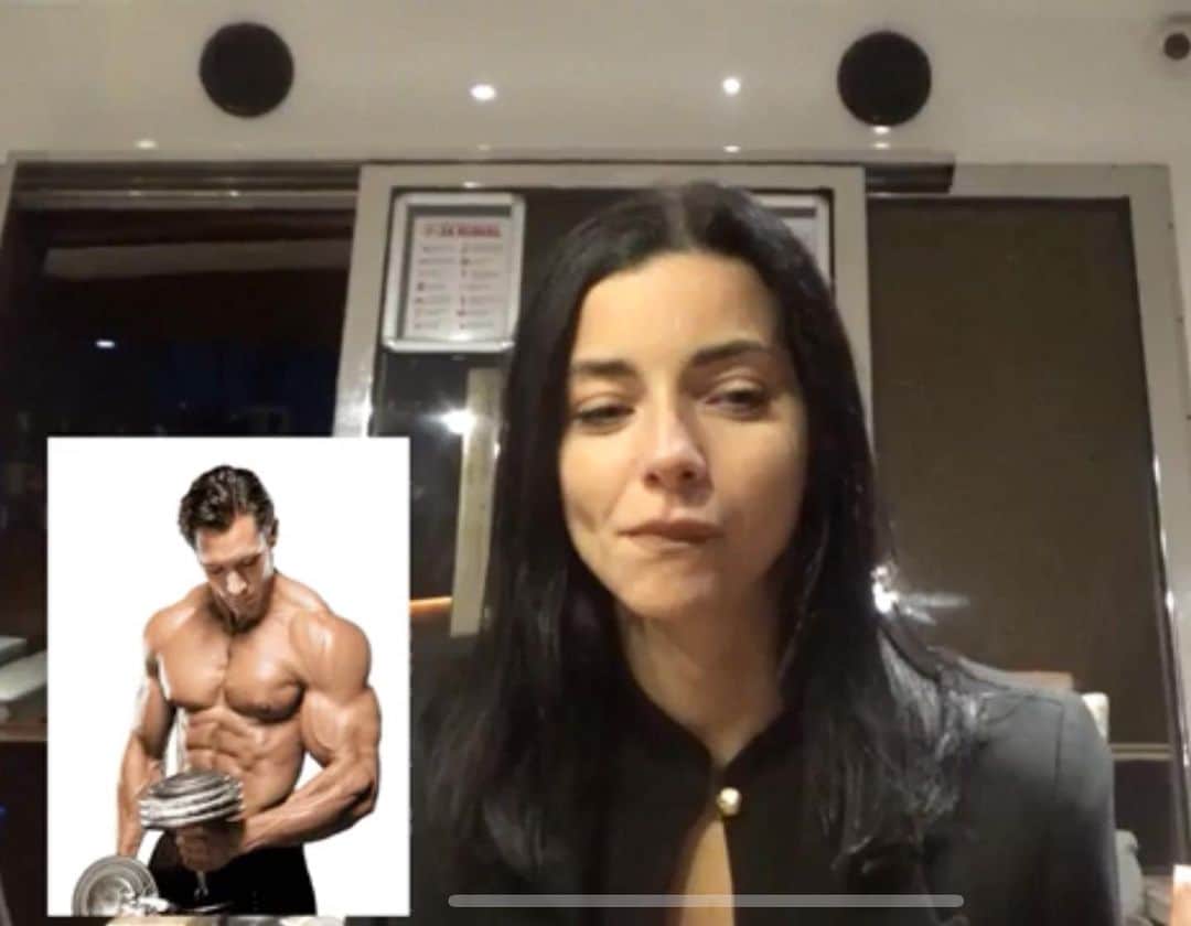 Merve Boluğurのインスタグラム：「Teaser yayında! Link profilimde❤️」