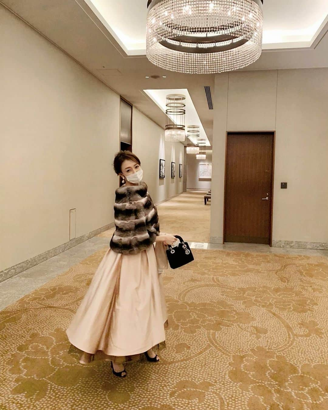 麻生あくらさんのインスタグラム写真 - (麻生あくらInstagram)「Akurarobe New 👗 Dress “Anne”💕 with chinchilla pullover🎀  #akurarobe#hautecouture #dress#design#realfur#silk#chinchilla」12月16日 14時48分 - akura_akura