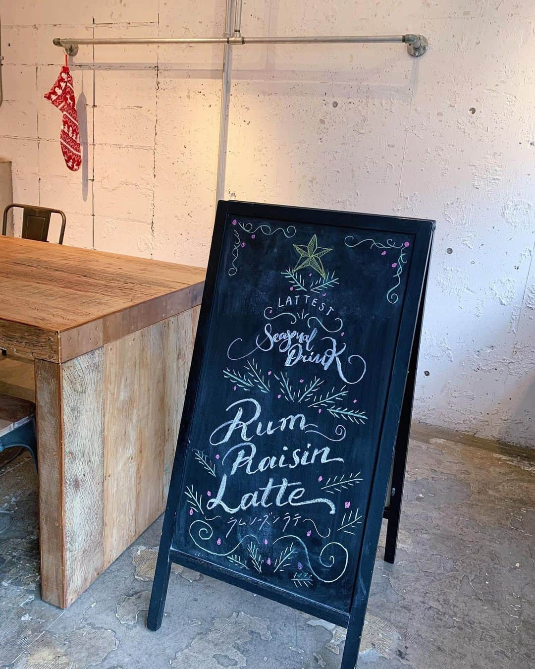 信太美月さんのインスタグラム写真 - (信太美月Instagram)「🎄 It's only a few days until the "Rum raisin latte" is over☕️🥃🍇You should try it! . #lattestseasonaldrink  #housemade」12月16日 14時51分 - shidamizuki