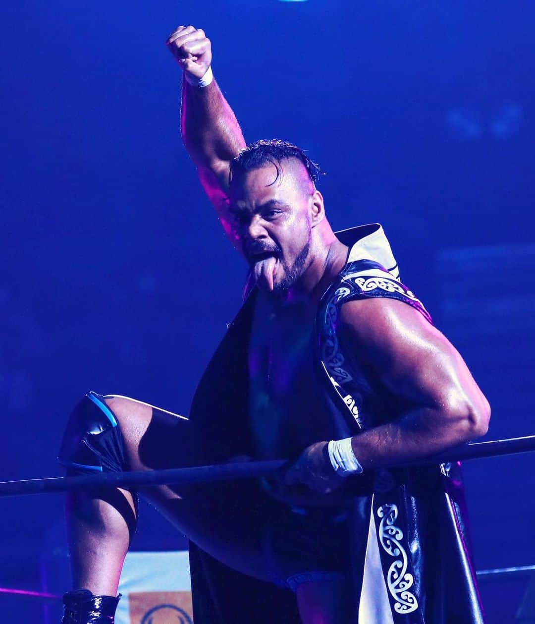 トーア・ヘナーレのインスタグラム：「Yoza.  #njpw #henare #warriorwrestling」