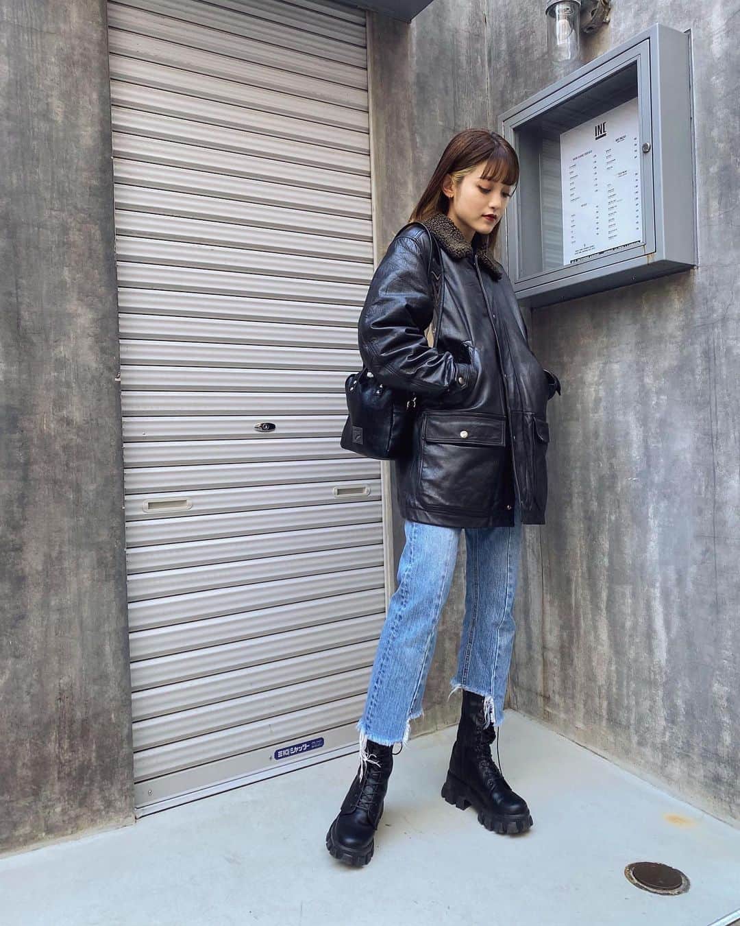 所谷舞さんのインスタグラム写真 - (所谷舞Instagram)「やっと古着屋さんで, 好みのレザージャケット見つけた🧥 ただめっっっちゃ重い笑 bootsは @maeve_official_ で売ろうか迷ってるやつ🐮」12月16日 14時59分 - _mai_i_