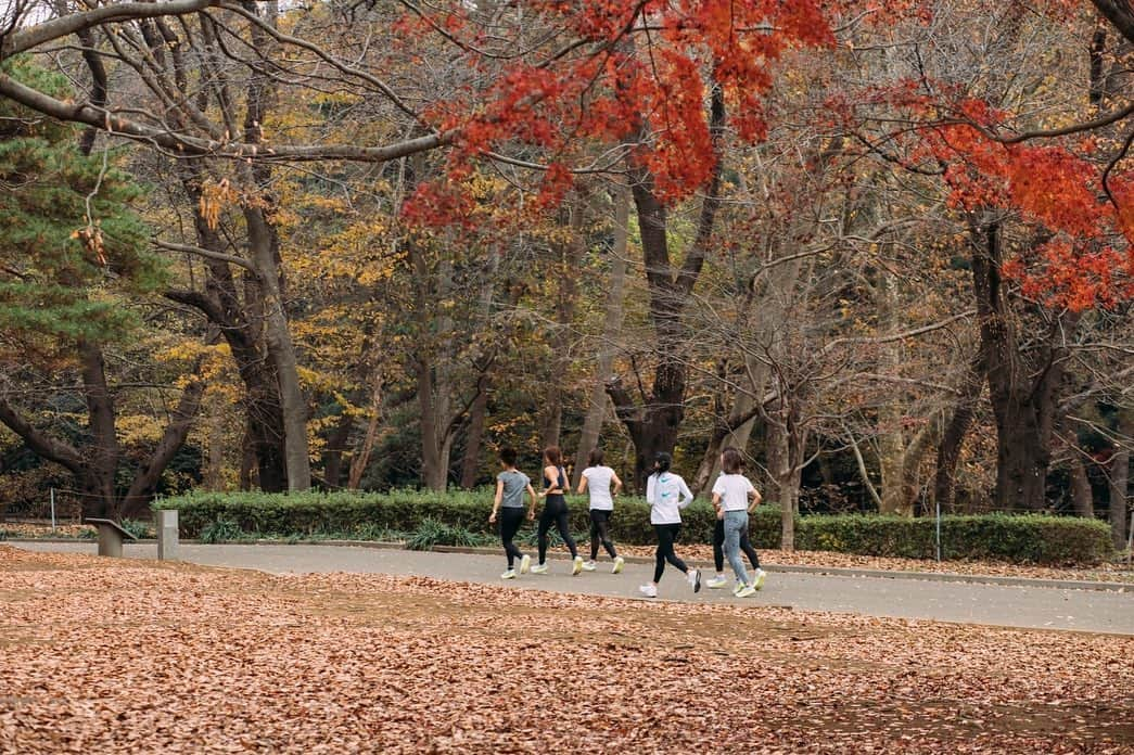 山本まさみさんのインスタグラム写真 - (山本まさみInstagram)「・﻿ ・﻿ 2020年最後12月に最高すぎる﻿ ランチームが結成！！！﻿ ﻿ その名も #9track 🏃🏽‍♀️🏃🏻‍♀️🏃🏾‍♀️﻿ ランニングが好き、走るのが好き、﻿ それだけで繋がれる仲間が沢山いて﻿ 本当に嬉しい！！﻿ ﻿ 9track では久々にタイムを更新させようかと！﻿ だってね、最初の顔合わせランからキロ5'10"ペースで﻿ ケラケラ笑いながらの走り🤣﻿ 普通に速い！！笑﻿ でも、みんながいるから走りながら﻿ 笑っていつの間にかに4kmなんだもん。﻿ ﻿ 仲間と走るって最高の何者でもない！﻿ さー来年から楽しみだな！﻿ ﻿ 色んな職業の女子が集まりました🏃🏻‍♀️🌈﻿ 走るでー﻿ ﻿ @morikawa.chiaki  @marinakitagawa  @kana_nagayama  @nachanrun72  @kana.run.06  @mio_manabe  @9track_  #走るひと」12月16日 15時01分 - masami_macho