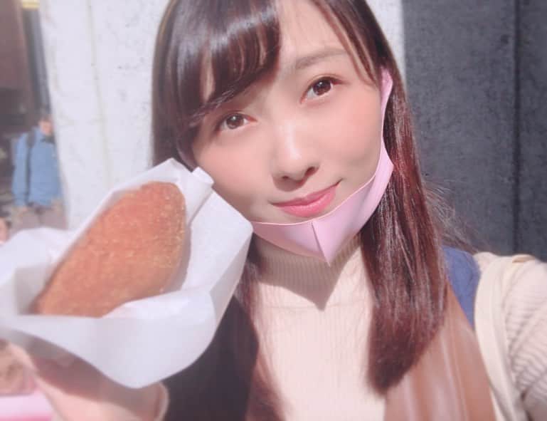 佐々木晴花さんのインスタグラム写真 - (佐々木晴花Instagram)「小町通りにあるカレーパン屋さん🍞 激うますぎてまた行ったら絶対食べる🍛✨  中のチーズがトロトロ通り越してドロドロなので、チーズ好きには100%おすすめ💕 ＊ ＊ ＊ 💎心変わりの相手は私にしてみない？💎 ＊ インスタ・Twitter・TikTok・SHOWROOM・LINE LIVEは佐々木晴花で検索🔍 フォローお待ちしております🌷 ＊ 🟥YouTubeもアップ中🟥 #チャンネル登録お願いします ＊ 佐々木晴花で検索🤓又はプロフィール欄から✈️ ＊ ◾️お問い合わせ✉️ セントラル株式会社所属 ＊ ○お仕事のご依頼 ⇨ work@centralltd.co.jp ＊ ○ファンレターやプレゼント🎁💌 ⇨ 〒151-0051 東京都渋谷区千駄ヶ谷2-33-8 YKビル2F・3F セントラル株式会社 佐々木晴花 宛 ＊ ・ ～～自己紹介～～ ・ 佐々木晴花  8月31日🎂O型おとめ座✰*。 はるはるって呼ばれています🌻  好きなものは、RIZIN・YouTube・釣り・アイドル・音楽・映画・グルメ(特にビール・お肉・ラーメン・スイーツ)・美容など💭✨  3歳の頃からモダンダンス・ガールズ・ヒップホップ・ジャズなど様々なダンスを学び、モダンダンスコンクールに出場したり、ミュージカルにも出演していました。 また、数々のアーティストさんのバックダンサーや振付もやらせていただき、遠藤ジェネレーションのメンバーとして活動したり、ダンスボーカルユニットのリーダーとして6年間活動していました。 現在は、#ラーメン屋 と #受付嬢 しながら #RIZINガール2020 #女優 #ダンス講師 👯‍♀️#グラビア#グラドル 👙🏖 など幅広く活動し、学んできた表現力を武器に夢に向かって全力疾走中🏃🏻‍♀️ これからも諦めずに続けて、沢山の方に知っていただき、身近に感じてもらえるような愛される人になりたい🌻✨ そして好きなお仕事をして、自分自身もHappyになりながら、癒しや元気を少しでも届けたいなと思っています🌈😊  皆様、改めてよろしくお願い致します🙇‍♀️✨ ＊ ＊ #釣りガール  #グルメ女子 #ラーメン女子#ラーメン部 #ラーメン好きな人と繋がりたい  #東京グルメ#グルメスタグラム #グルメ好きな人と繋がりたい  #グルメ部#グルメ巡り #肉スタグラム#インスタグルメアワード2020 #インスタフード#インスタ映えスイーツ #スイーツ巡り#スイーツ部 #スイーツ好きな人と繋がりたい #japanesegirl #instagood  #小町通り #小町通り食べ歩き #カレーパン」12月16日 15時12分 - haru2n.run