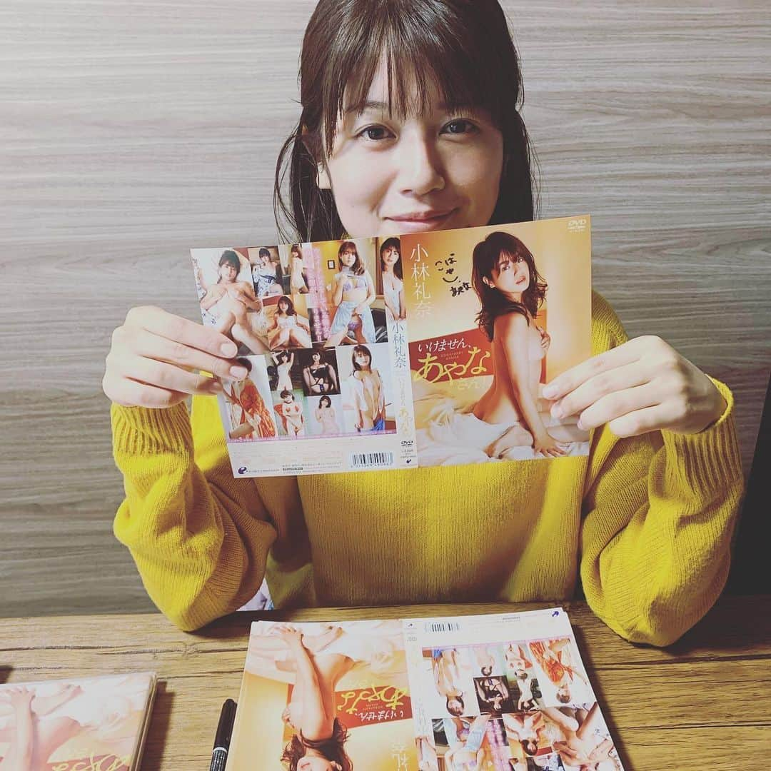 小林礼奈さんのインスタグラム写真 - (小林礼奈Instagram)「皆さん！DVD発売します。 めちゃくちゃエロいです😢 ぜひ1人3枚は買ってください！ イベントもお待ちしてます 1月9日（土）12時30分〜秋葉原のブックタワーです。もう会える機会なんか無いかも？リツイートお願いします！ランキング1位目指したい！お力を貸してください！#小林礼奈#エロ可愛い#グラビア」12月16日 15時13分 - kobayashi_ayana0218