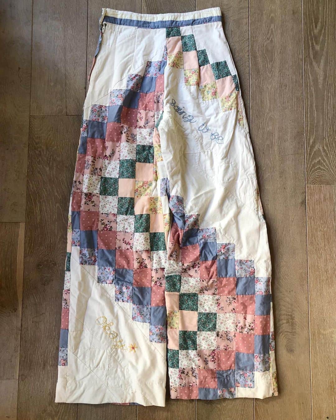 のインスタグラム：「Patchwork Quilt Pants  これは京都のPOPUPに持っていきます  京都のイベント詳細はまた改めてさせていただきますね  #swellvtg #swellpopup #patchworkquilt」