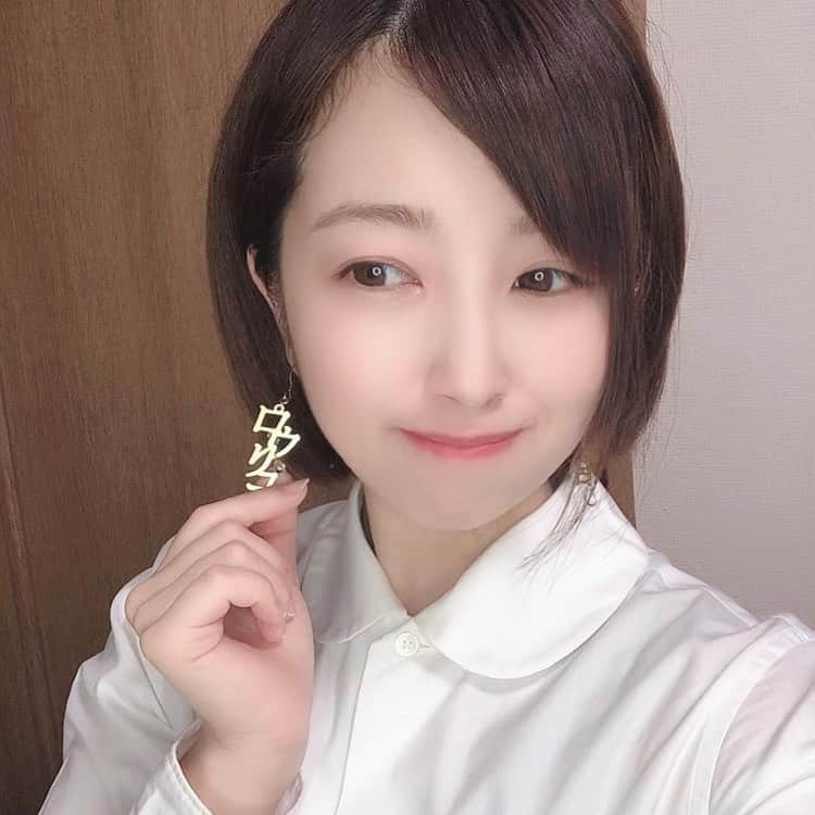 鮭山未菜美のインスタグラム：「日曜💜天然温泉平和島アウフグース 月曜💚北欧 鮭＆鱸コンビアウフグース ありがとうございました！！  初ひとり立ち平和島ドキドキでしたが、たくさんの方が駆けつけてくれて本当に嬉しかったです！！ 写真もたくさん一緒に撮ってもらえて、感想やお話も嬉しかったです！！  次は27日平和島で13時15時17時19時お会いしましょう😉💪  北欧は少し浸透してきたのか21時回は過去一の人の多さ、盛り上がりで急遽二人でやる予定を鮭ソロ→鱸ソロ→鮭ソロ→コンビにして、扇ぎ方や曲の構成なども変更しました！ 5分前には入り切れない方が15人以上並んでくださって臨機応変に変更しようと言ってくれた鱸センセイさすがだなと思いました( ˘ω˘ )✨  でもまだ18時回は並ばず入れるので、並ぶの嫌だなって方は18、19時回なら比較的余裕をもって楽しめると思いますので是非！！ 毎週月曜日は北欧で、明日の活力をもらってください⊂( ＾ω＾)⊃ 18時19時20時21時にお待ちしております！」