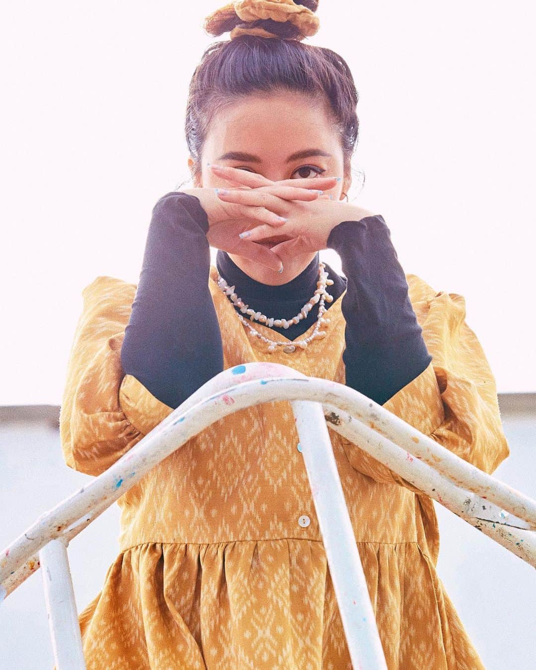 Amata Chittaseneeさんのインスタグラム写真 - (Amata ChittaseneeInstagram)「#เล่นของสูง 🏗 #ใส่ผ้าไทยแล้วโคตรเท่   #Conversecityforests #pearypiewearsthaifabric #pearypiegoesgreen #ratchaburi #Thailand」12月16日 15時59分 - pearypie