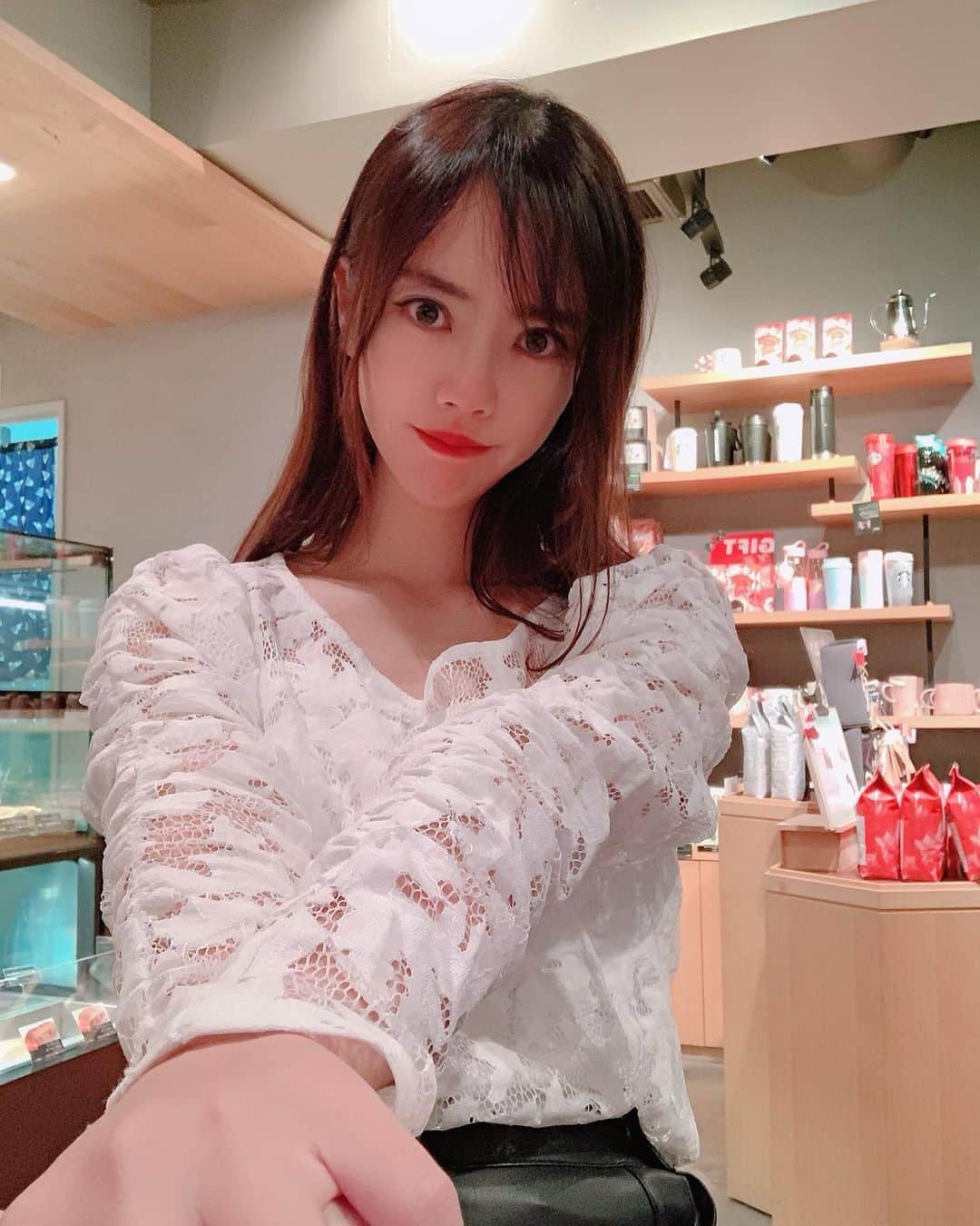 hina2221のインスタグラム：「女子会たのしかった🥺 @_fromlab_  @seina086  年内またあいたいな😘 . . .  #ゴルフ女子 #taylormade #ドライバー#スライス#ゴルフ男子#ゴルフ好きな人と繋がりたい#ゴルフレッスン#ゴルフスイング動画 #練習記録#ゴルフレッスン#ゴルフ練習#ゴルフ#ゴルフ女子#筋トレ女子#ゴルフウェア#ゴルフスイング#スイング動画#ゴルフ好き#インスタゴルフ#スポーツ女子#스포츠#골프#골프웨어#高尔夫#putter#golfgirl#ゴルフジョ」