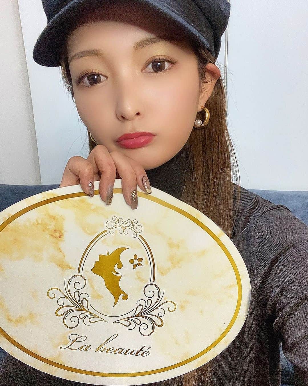 のインスタグラム：「_ 福岡撮影前に駆け込んだ @salon.de.la.beaute0_0 💀💕 ㅤㅤㅤㅤㅤㅤㅤㅤㅤㅤㅤㅤㅤ ㅤㅤㅤㅤㅤㅤㅤㅤㅤㅤㅤㅤㅤ 最新のハイパーナイフEXやヒト幹細胞培養液が 含まれてるクリームを使用するため、 ターンオーバーの促進や肌質改善にもなって アンチエイジング効果抜群なんやと☝🏻💓 ㅤㅤㅤㅤㅤㅤㅤㅤㅤㅤㅤㅤㅤ ㅤㅤㅤㅤㅤㅤㅤㅤㅤㅤㅤㅤㅤ 整体も追加してやってもらったから 身体すっごく楽になった😭✨✨ ㅤㅤㅤㅤㅤㅤㅤㅤㅤㅤㅤㅤㅤ ㅤㅤㅤㅤㅤㅤㅤㅤㅤㅤㅤㅤㅤ #ハイパーナイフ #ハイパーナイフex #小顔矯正 #美容 #美顔器 #整体 #小顔 #ヘッドスパ #肩甲骨はがし #ダイエット」