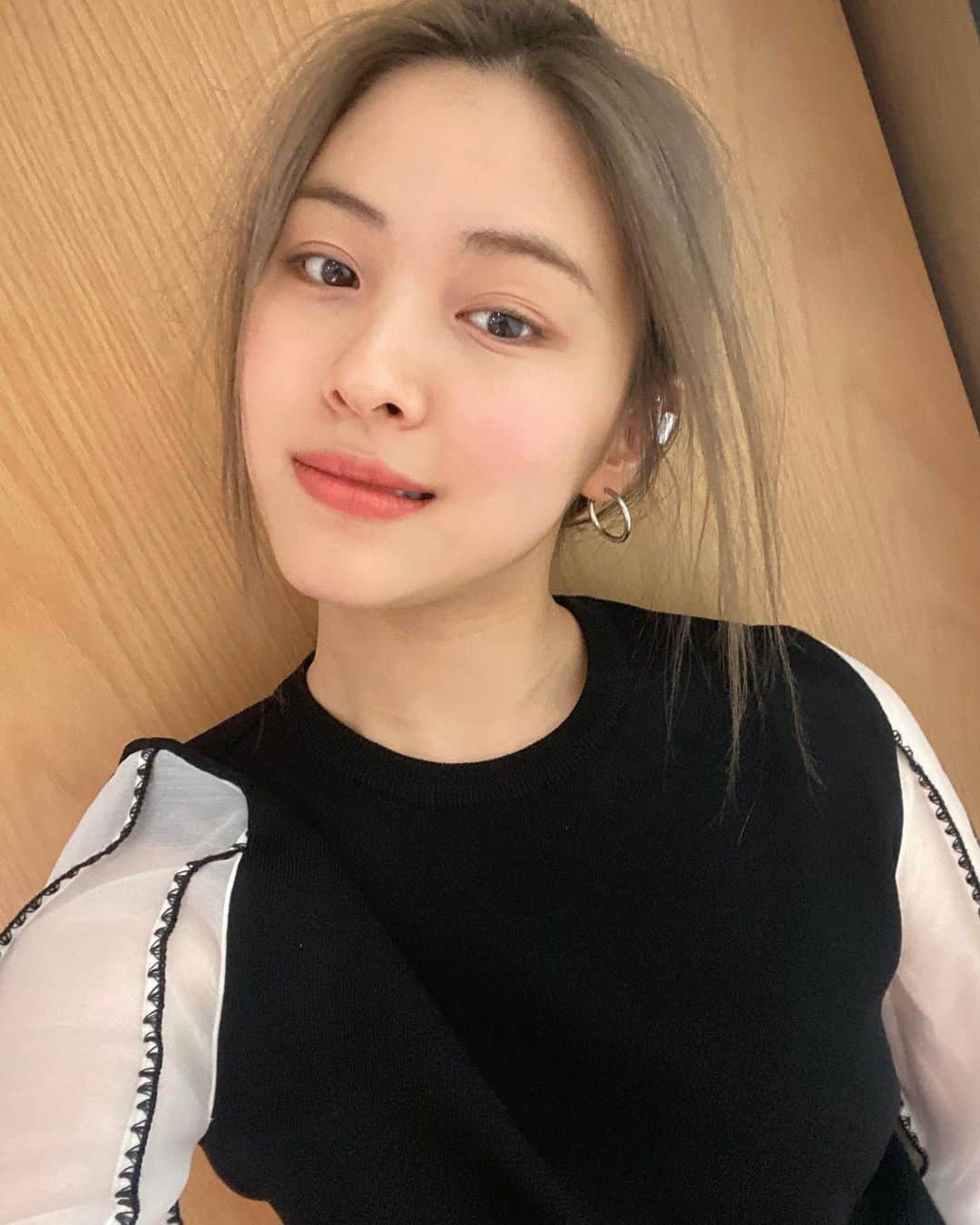 ITZYさんのインスタグラム写真 - (ITZYInstagram)「Self makeup🌹」12月16日 16時12分 - itzy.all.in.us
