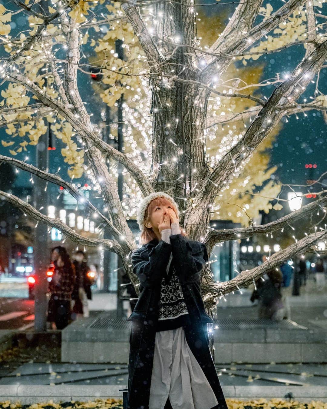 shabonのインスタグラム：「* . . . . . 今年もホッカイロ 箱買いしなくちゃ🥺 . 4枚目はNiSiのブラックミスト 1/4を 使用してます☺︎︎ . . FUJIFILM X-T4 /  XF50-140mm F2.8 R LM OIS WR . . . . . *  #igersjp #tokyocameraclub  #東京カメラ部 #photo_shorttrip #team_jp_ #GPW_members_only #genic_mag #as_archive #worldviewmag #lovers_nippon_portrait  #art_of_japan_ #daily_photo_jpn #jp_mood #ファインダー越しの私の世界 #japan_daytime_view #dreamermagazine #xt4 #fujifilm_xseries #fujifilmxt4 #artofvisuals #1x #moodygrams #hellofrom #イルミネーション #今日もx日和 #ギャラリームジン  #丸の内 #nisifilters」