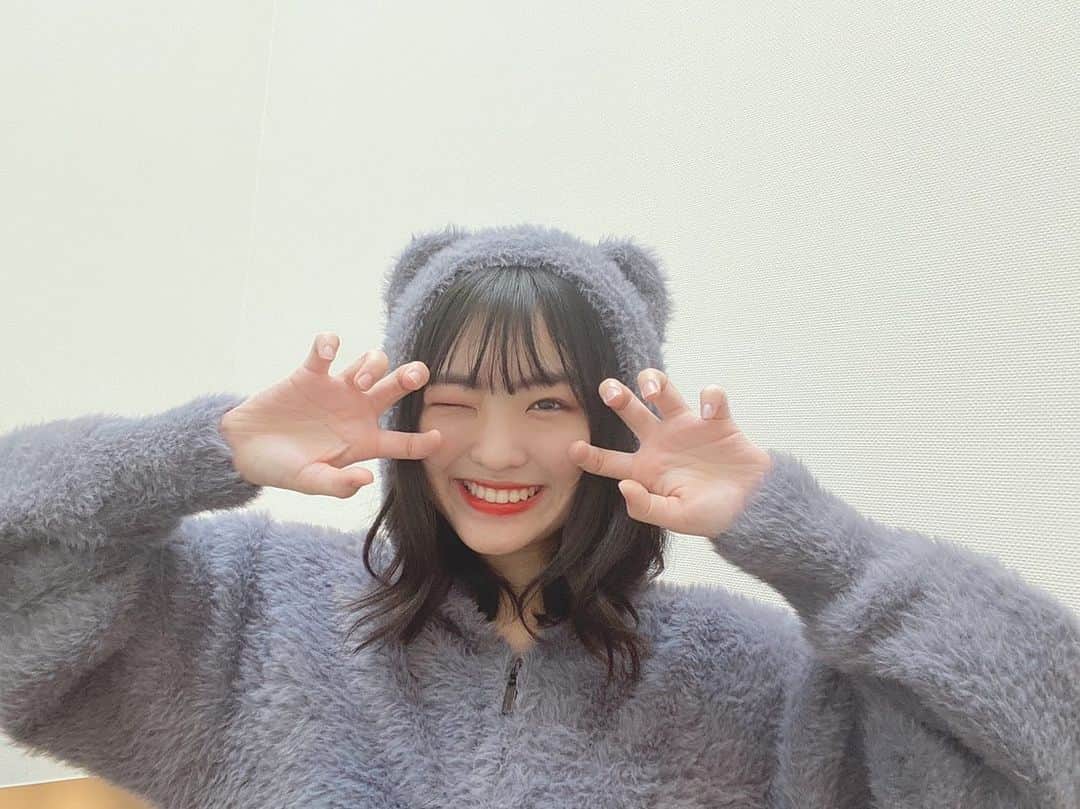 のインスタグラム：「💙 もうすぐたこクリ🐈‍⬛！ めちゃめちゃ楽しみやし、みんなを楽しませたいと思っています！ みんなに見てもらえる場を用意していただけるのが本当に嬉しくて。 1年分のありがとうを込めて、年内ラストのワンマンライブ、気合い入れて取り組みます！ 私は見てくれている人がいるだけで幸せなんです。 私のことを見てくれている。それだけで本当に幸せなんです。 その幸せを全身で感じられるよう、最終調整、頑張ってきますね☺️ やからしっかり見ていてください😳 #まいんすたぐらむ #たこやきレインボー #たこ虹 #春名真依 #まいまい #あと4日」