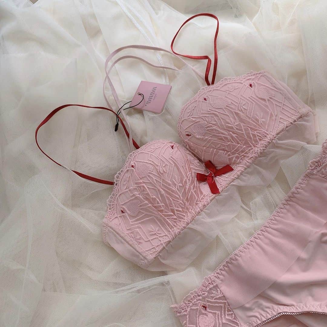 坂田風音さんのインスタグラム写真 - (坂田風音Instagram)「🤍﻿ ﻿ @nana_lingerie_shop 様の お気に入りランジェリー🐰💕﻿ ﻿ 可愛いデザインが多すぎて﻿ どれにするかめっちゃ迷った‼︎﻿ ﻿ ノンワイヤーやし着け心地も🙆‍♀️✨﻿ 全品4200円で沢山デザインもあって﻿ おすすめですっっ！！  #nana#nana_lingerie#ナナ」12月16日 21時48分 - kazane_16