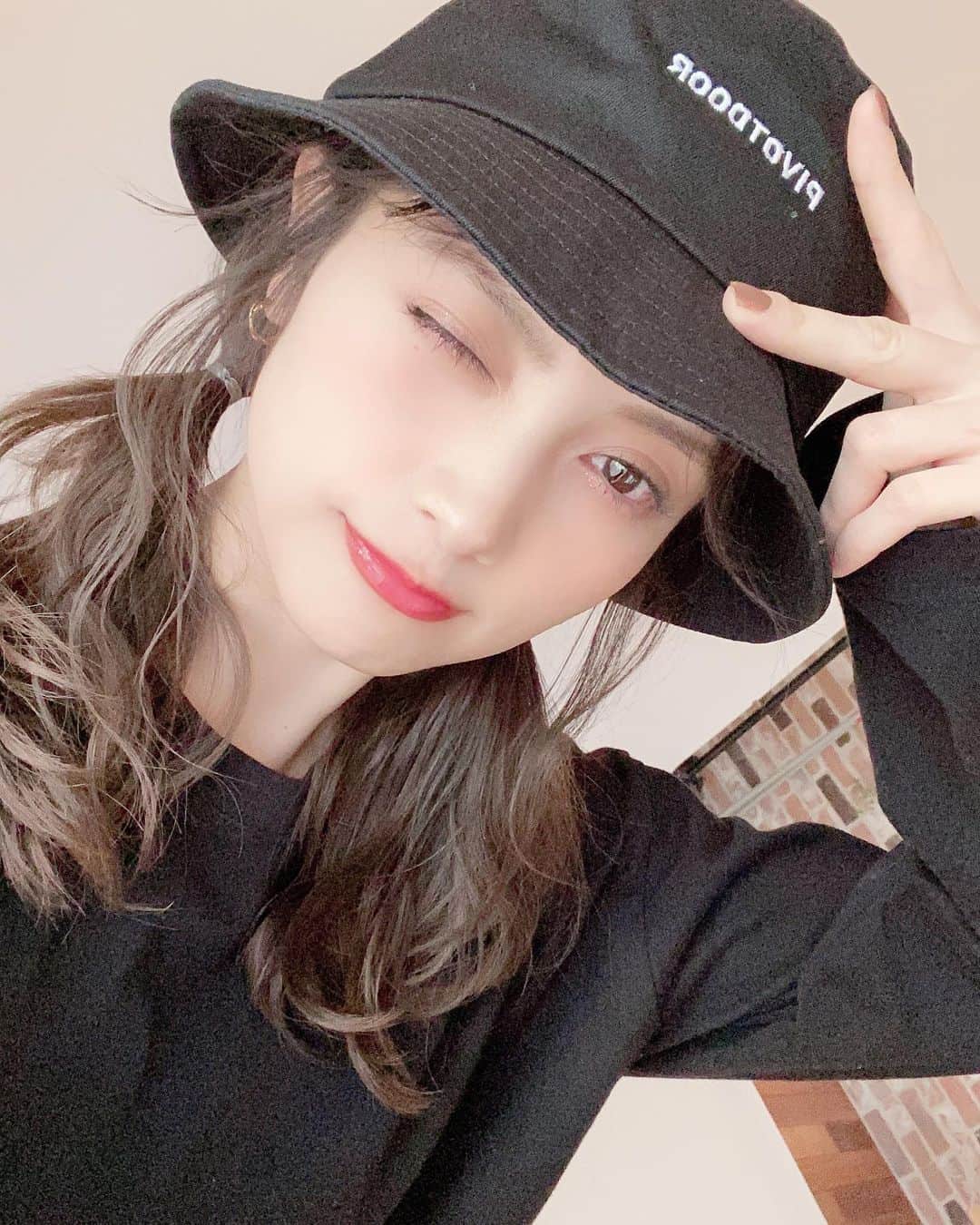 のインスタグラム：「最近帽子ハマってり〜！  #桃月なしこ #なしこたそ」