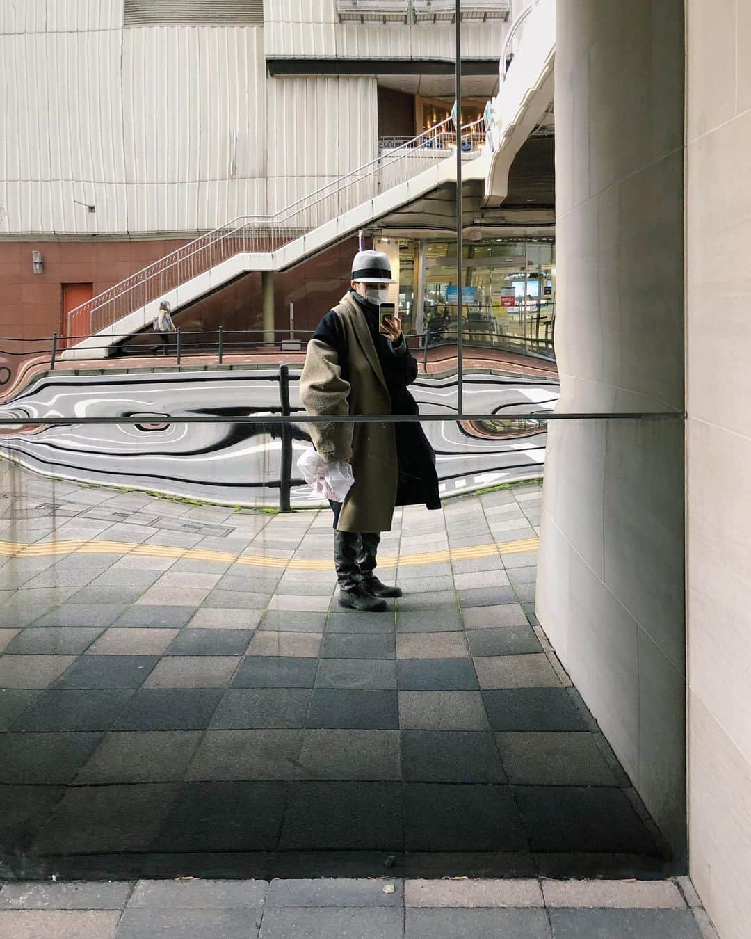 水戸悠夏子さんのインスタグラム写真 - (水戸悠夏子Instagram)「ここの鏡歪んでいて面白くて、この前でしばらく遊んでいられる自信はありますがきっと怪しいのでしません。」12月16日 16時28分 - mitoyukako