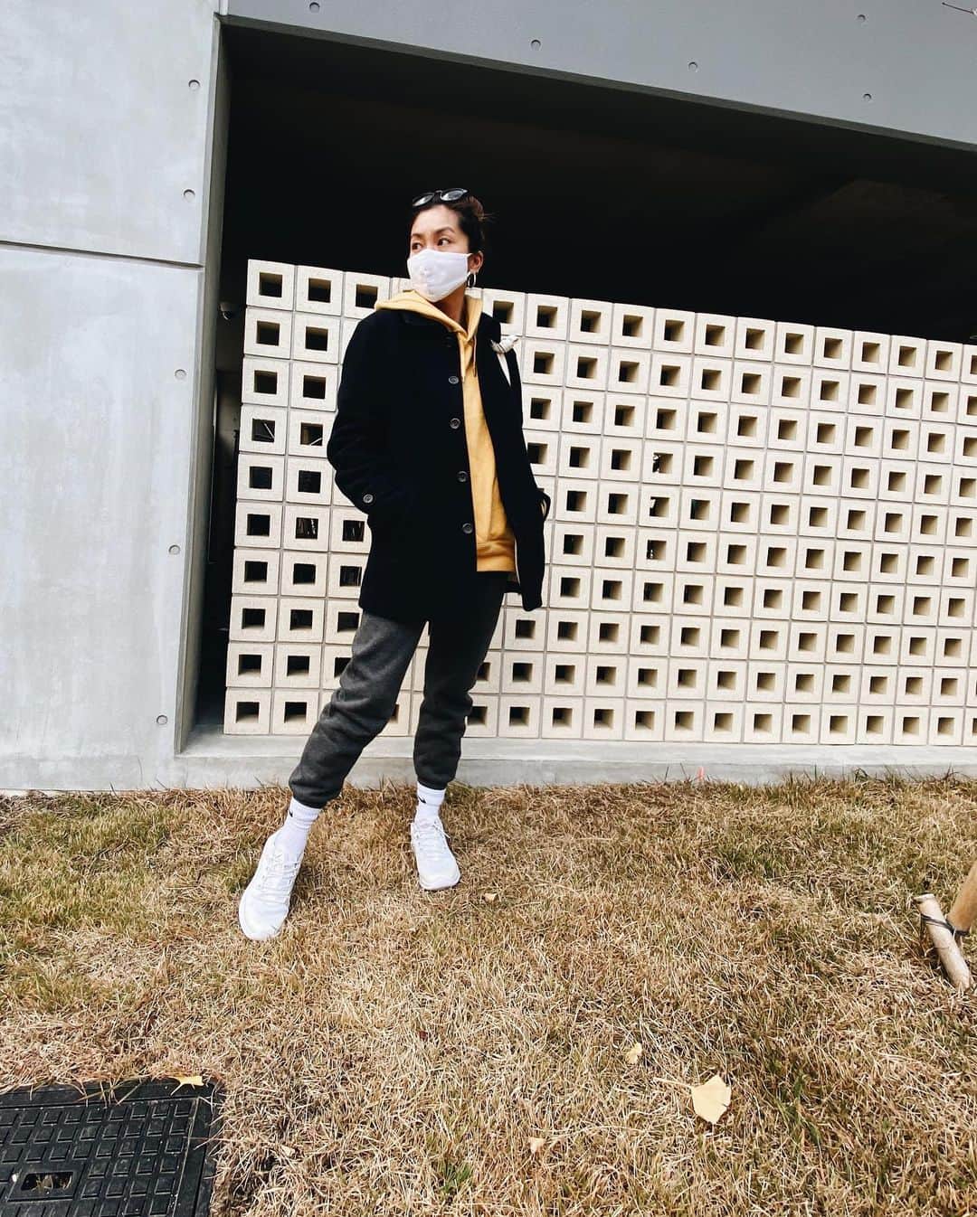 堀舞紀のインスタグラム：「🍁🌰 . . . #outfit  . . . →スワイプ→ 椎の実 食べた事ある！？ . . . 今日も拾いに行こうとおもったのに 2時ごろから 急に寒くなって 山登りは断念💦 . . . トースターで焼くんだって😳 . . . 🌰 . . . #冬じたく #椎の実 #cannyO」