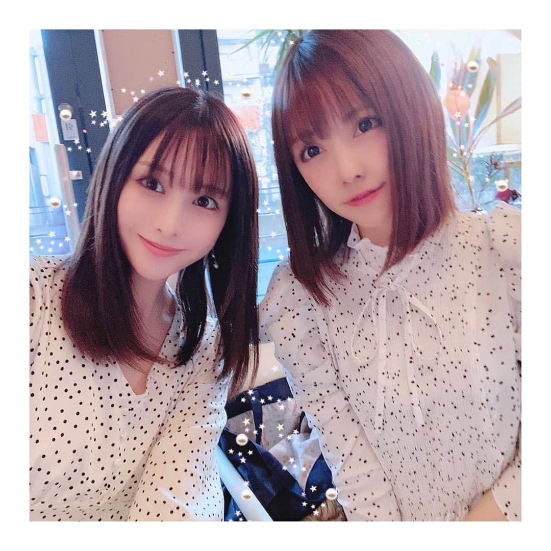 雪森れいらのインスタグラム：「ㅤㅤㅤ ㅤㅤㅤ まゆちむ❤️❤️ 久しぶりに2人でカフェ🍰  服が偶然同じ感じで 笑ってしまった🐰wwww  雪森はsnidelのONE PIECE👗  6年前ぐらいかな？ とても長いお友達🖤🖤🖤  次はナルミンもれおん君も 皆んなで集まろう🐰!!  #カフェ #方南町 #方南町カフェ #雪森れいら #まゆ ＃スナイデル#thesheercafe #cafe #instagood #snidel」